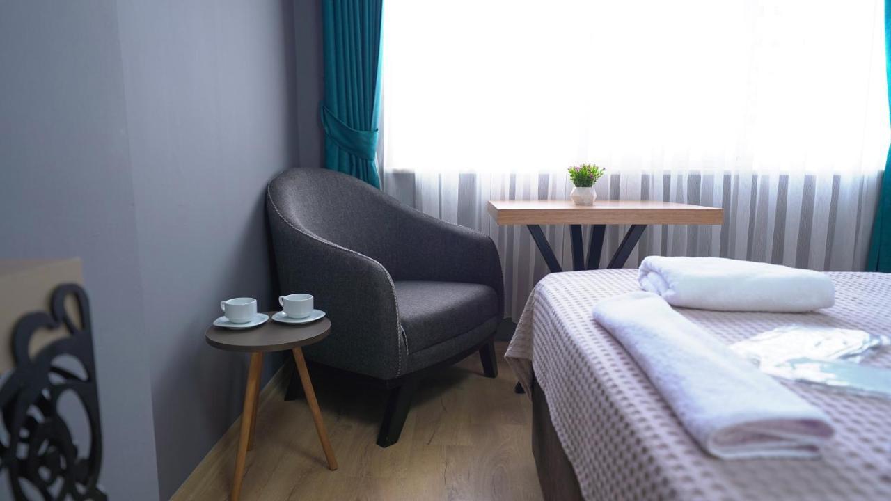 Lukka Hotel *